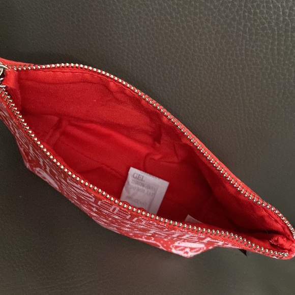 Brand New 🎄Kiehl's SInce 1851 makeup bag - Picture 3 of 8